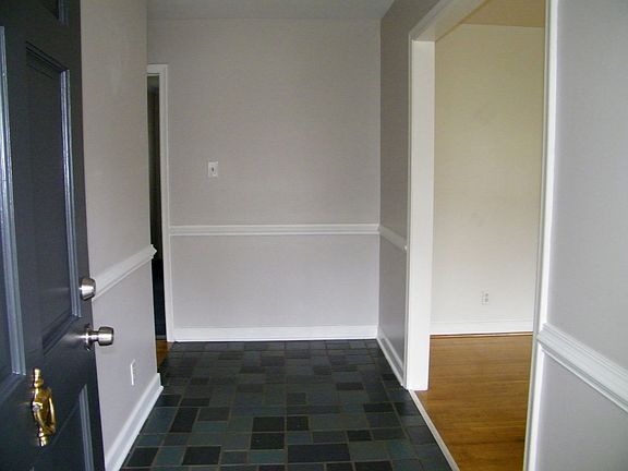 3rd image of 611 Hartford Ln