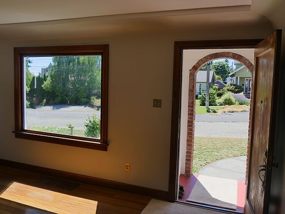 4th image of 4211 N 19th St
