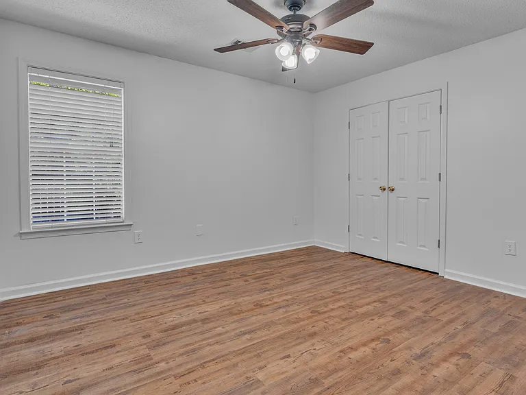 3933 Oak Forest Dr — Photo 23
