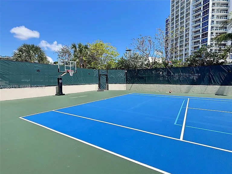 400 S Pointe Dr #408 — Photo 35