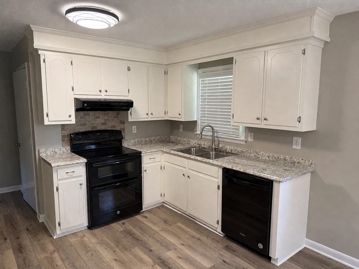 2 bed, 1000 sqft, $1,200 — Photo 4