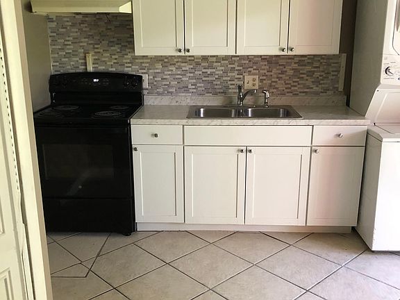 3rd image of 5885 Dahlia Dr APT 102