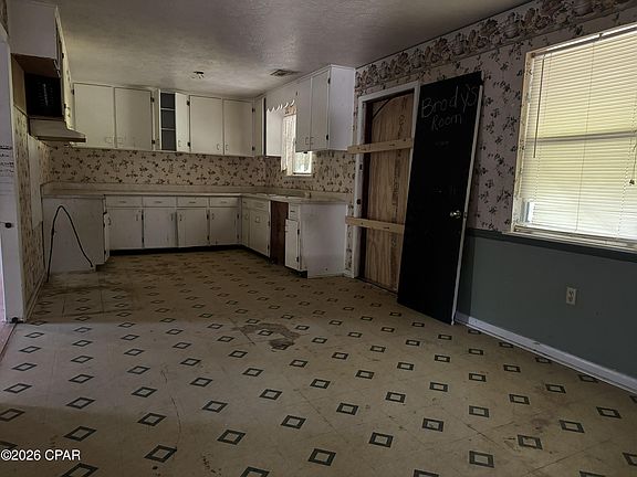 3rd image of 4509 Fowler Rd