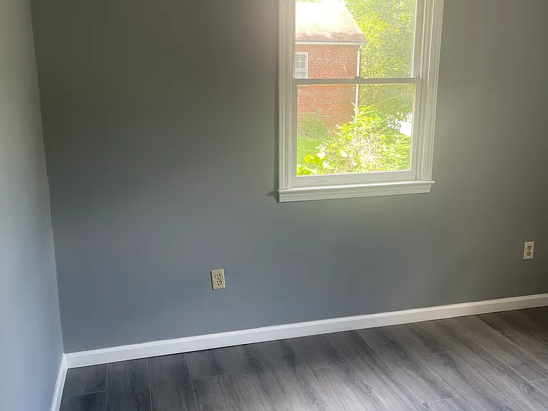 113 S Justice St — Photo 7