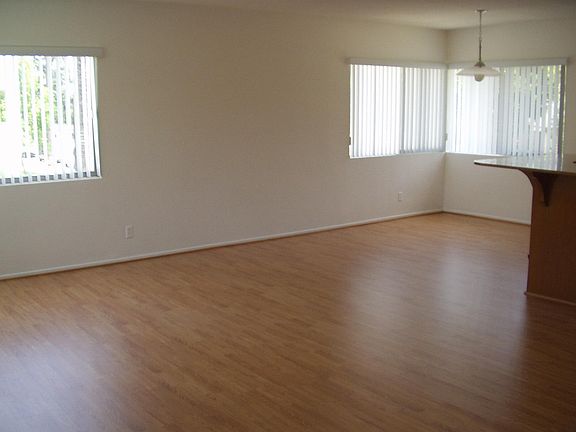 2nd image of 13203 Moorpark St
