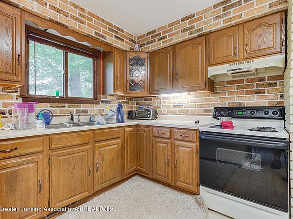 3rd image of 9686 Woodbury Rd