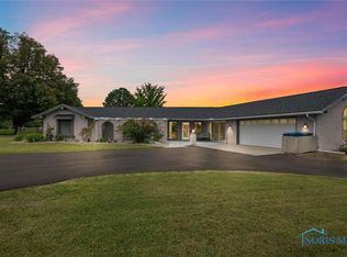 3036 Byrnwyck W, Maumee, OH 43537
