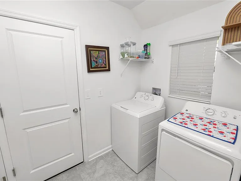 1740 White Water Ct — Photo 16