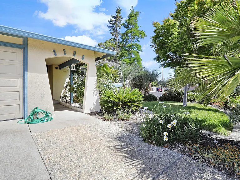 3209 Warwick Rd — Photo 4
