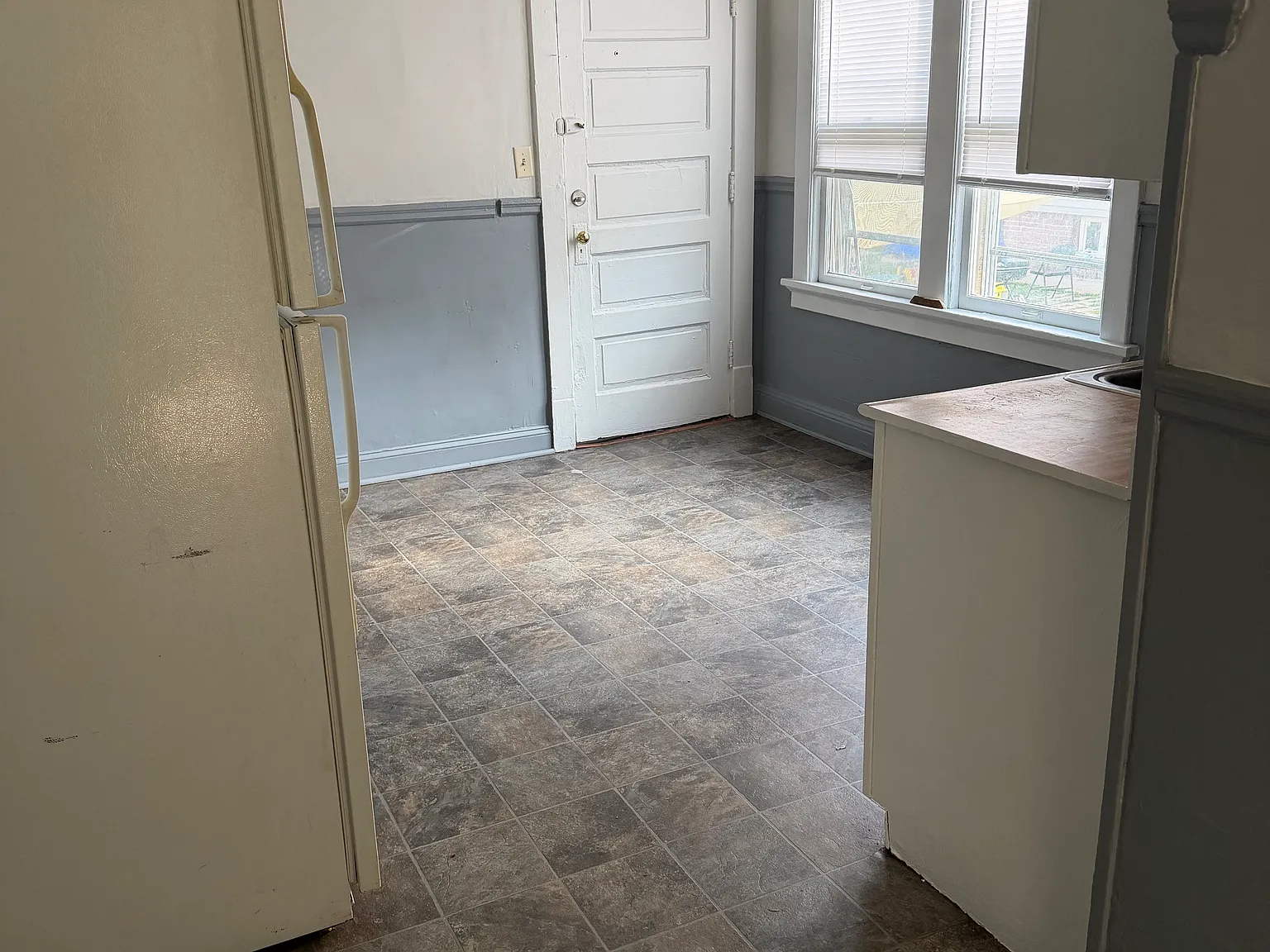 2 bed, 1000 sqft, $960 — Photo 2