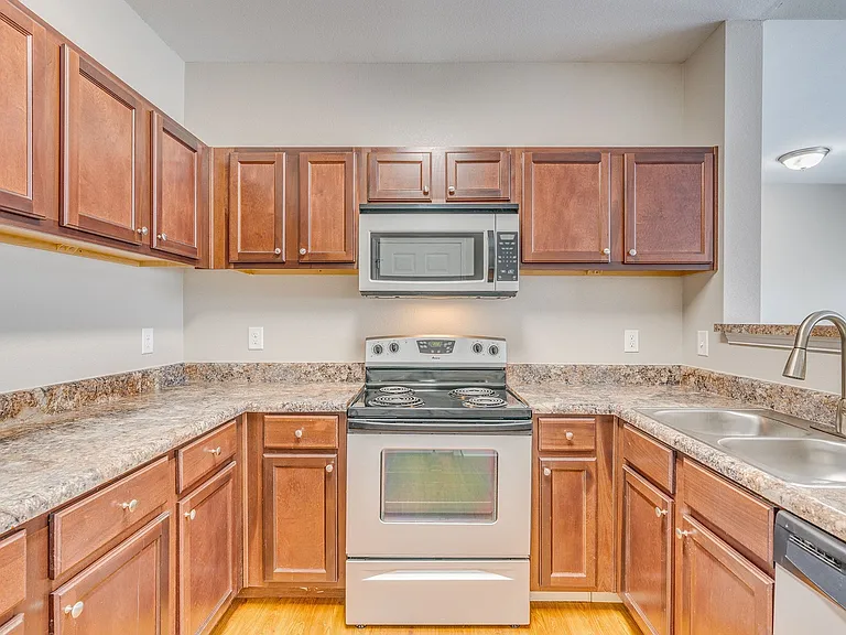 Vintage Retreat Apartments — Photo 5