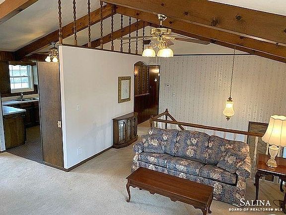 3rd image of 446 Meadowlark Dr