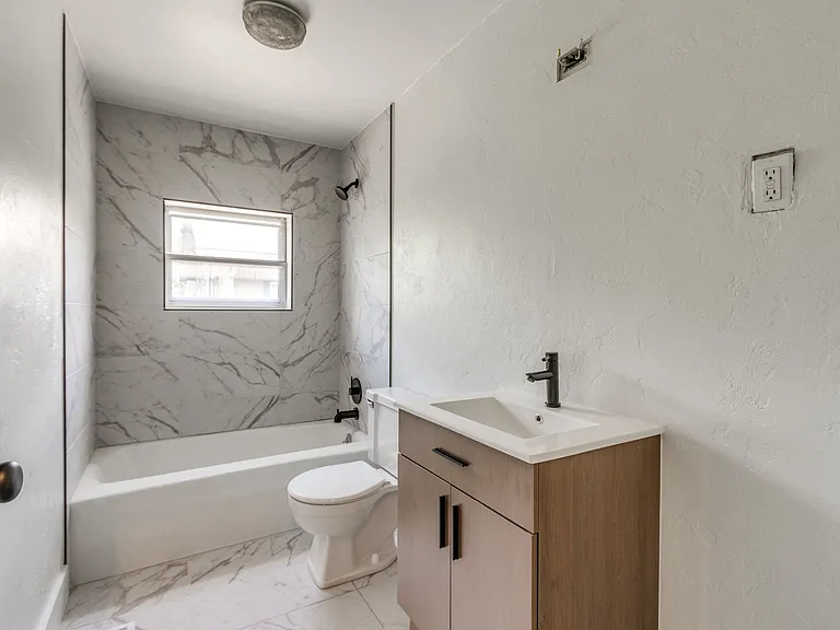 425 E Eufaula St — Photo 18
