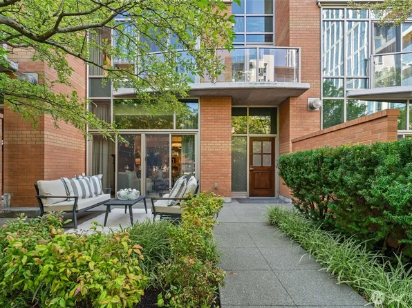 10616 NE 9th Place #TH4, Bellevue, WA 98004