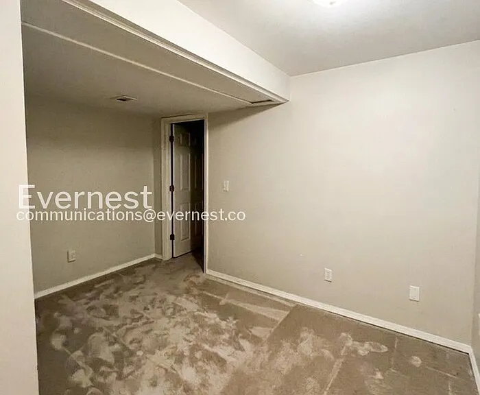 129 Royallbrook Ln — Photo 12