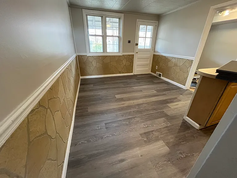 140 Ervin Ave — Photo 4
