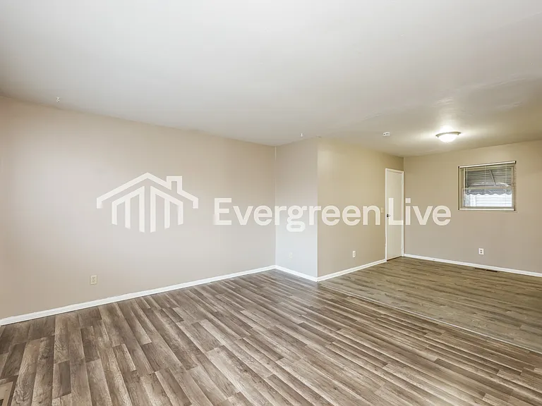 11715 Hamlet Rd — Photo 3