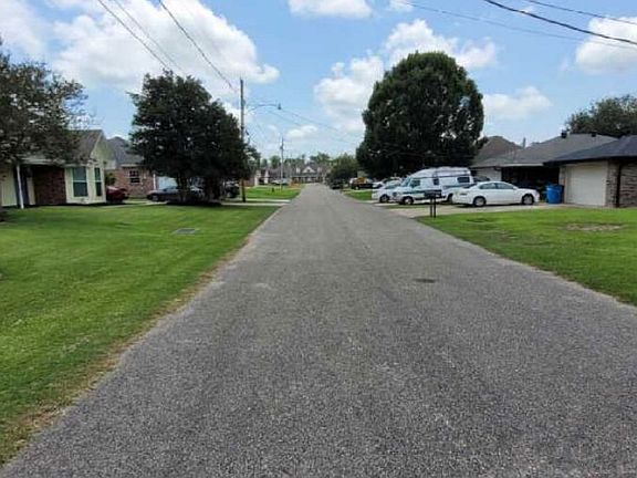 Exterior Neighborhood (street photo)