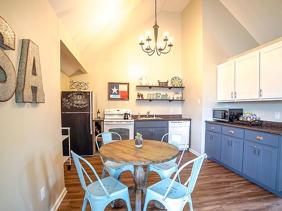 4th image of 222 Camargo St APT 2
