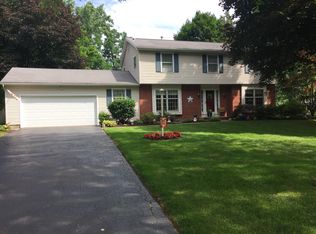 4 Meeting House Rd, Fairport, NY 14450