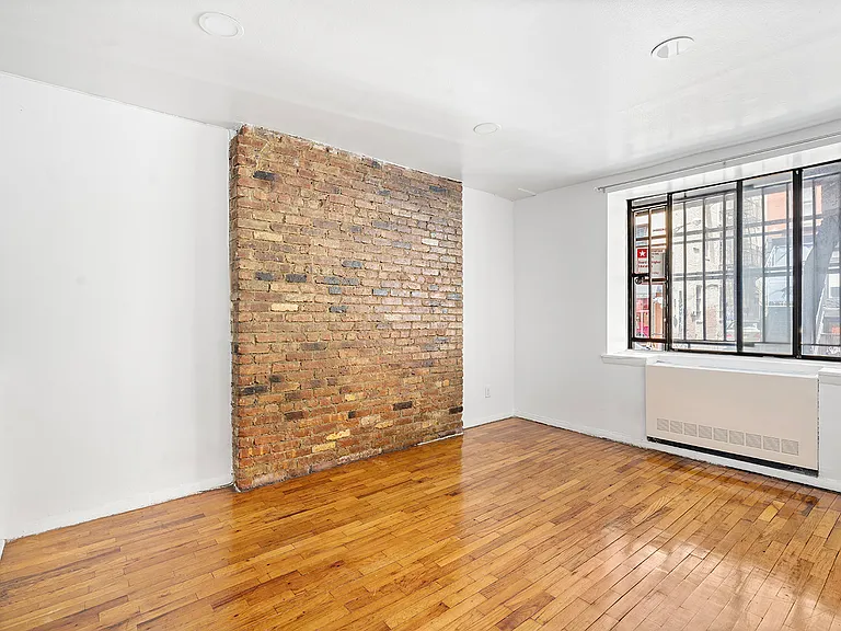 160 E 26th St #1G — Photo 3