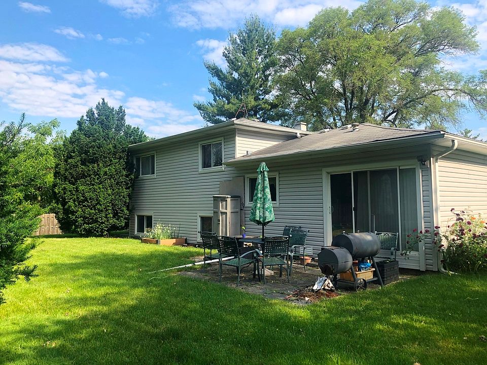 2nd image of 990 Windsor Dr