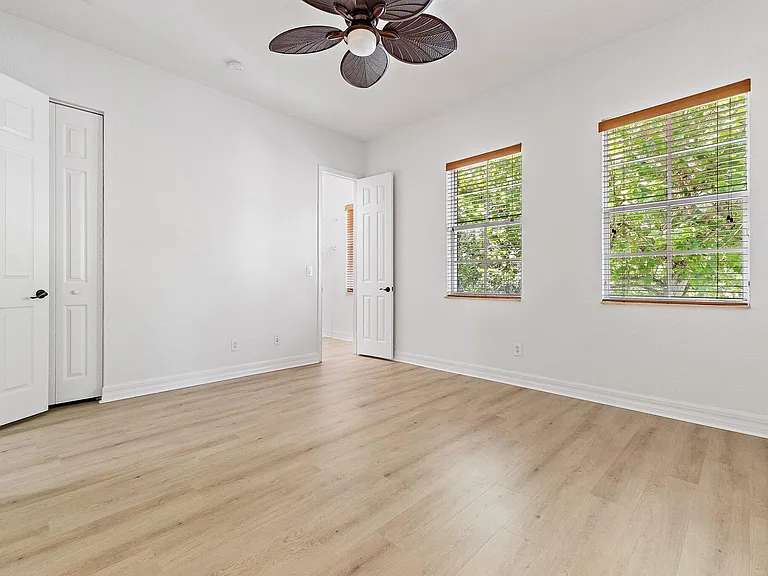 150 Lismore Ln — Photo 24