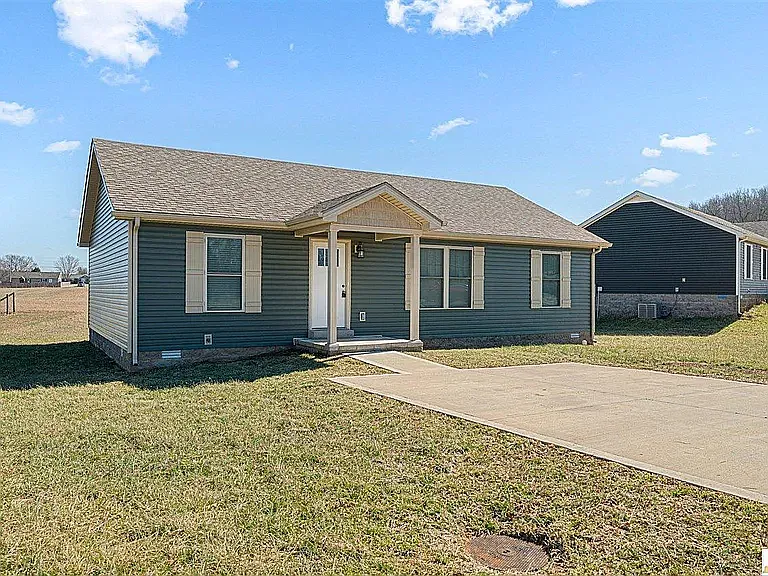 452 Glenview Dr — Photo 1