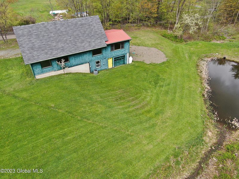 5th image of 123 Storm Hill Road