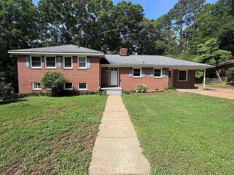 207 Holly Ave — Photo 2
