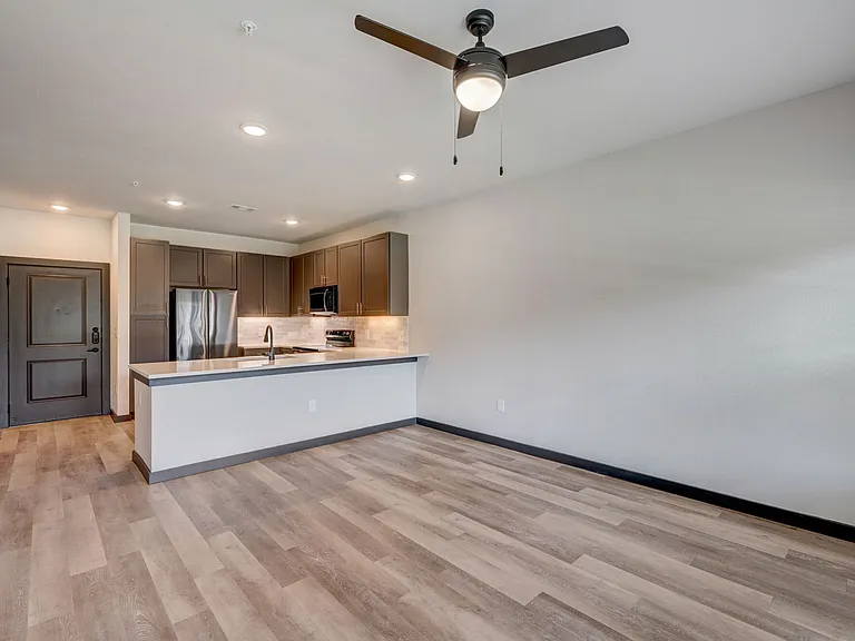 Skyview Flats — Photo 24