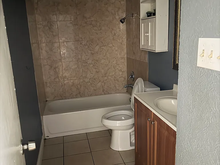 741 Salsbury Cir — Photo 7