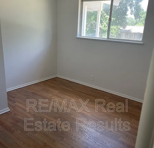 113 N Nolan Ave — Photo 8