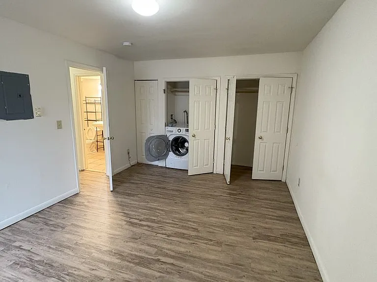 University Park Apartments near Cornell University — Photo 331