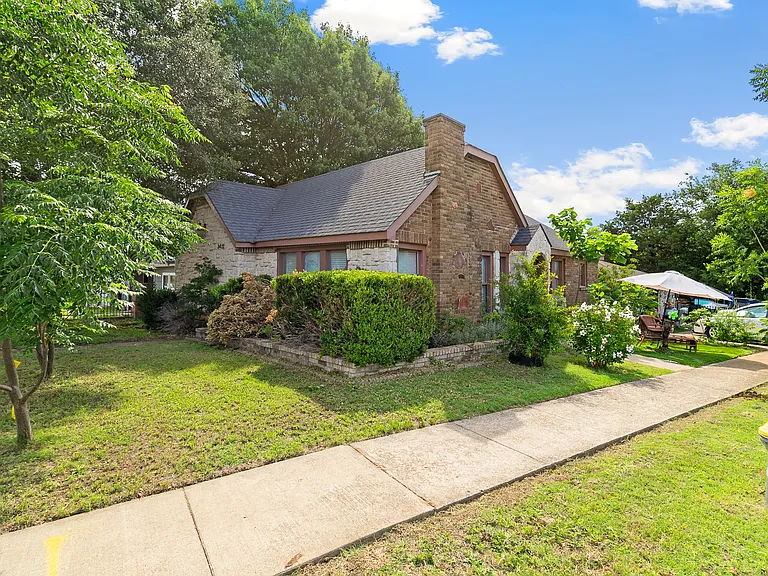 3422 W Jefferson Blvd — Photo 1