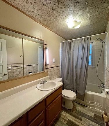 4th image of 415 E Elm St