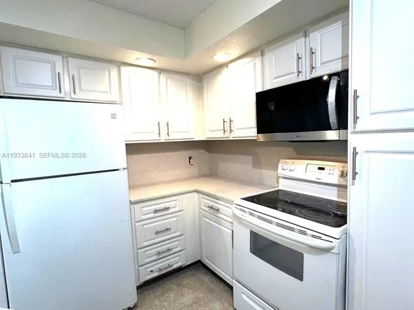 3420 Pinewalk Dr N APT 713, Pompano Beach, FL 33063