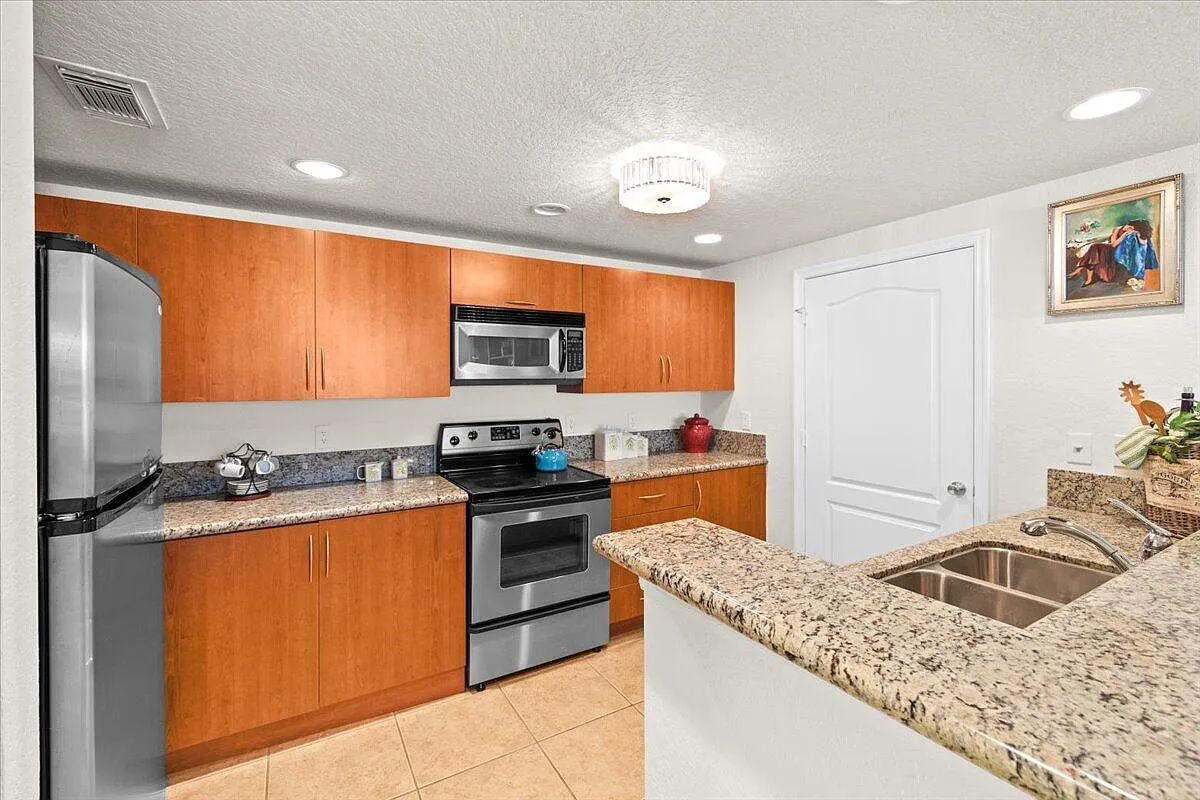 1 bed, 1.0 bath, 752 sqft, $1,650 — Photo 1