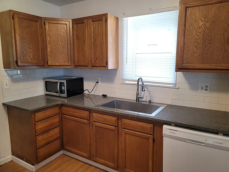 21395 Oxford Ave — Photo 10