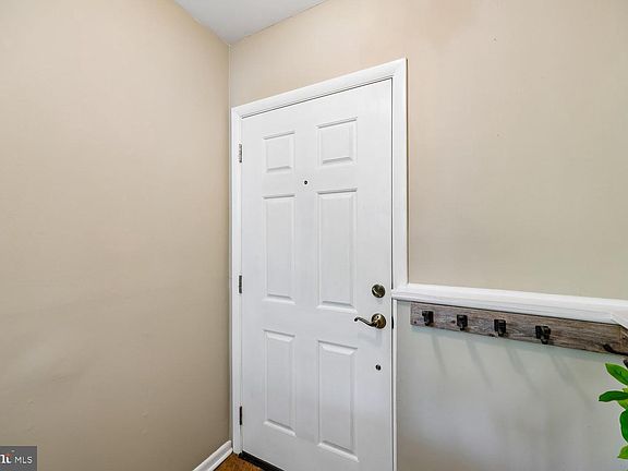 4th image of 74 Oxford Ct