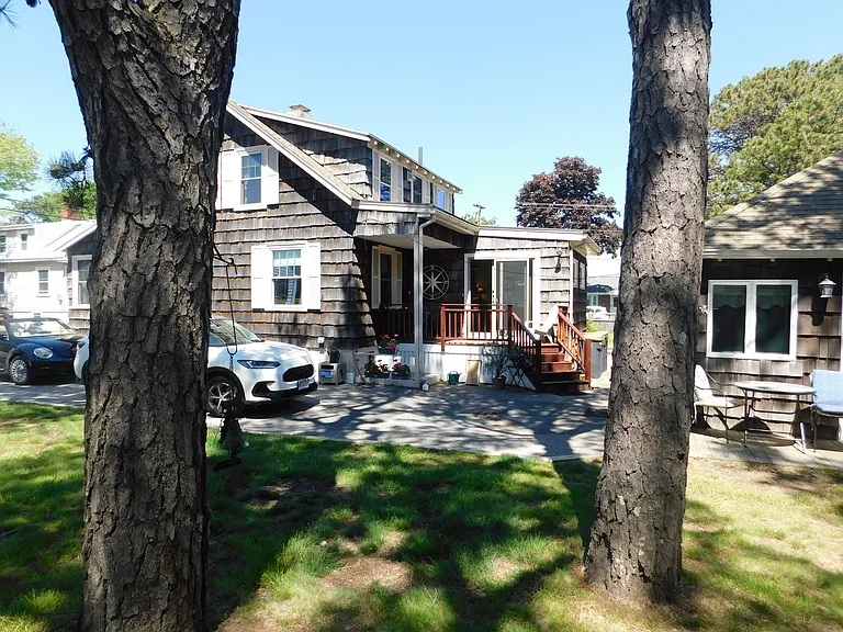 70 E Grand Ave — Photo 32