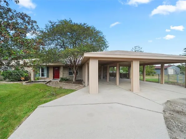 8820 Avenue H, Liverpool, TX 77577