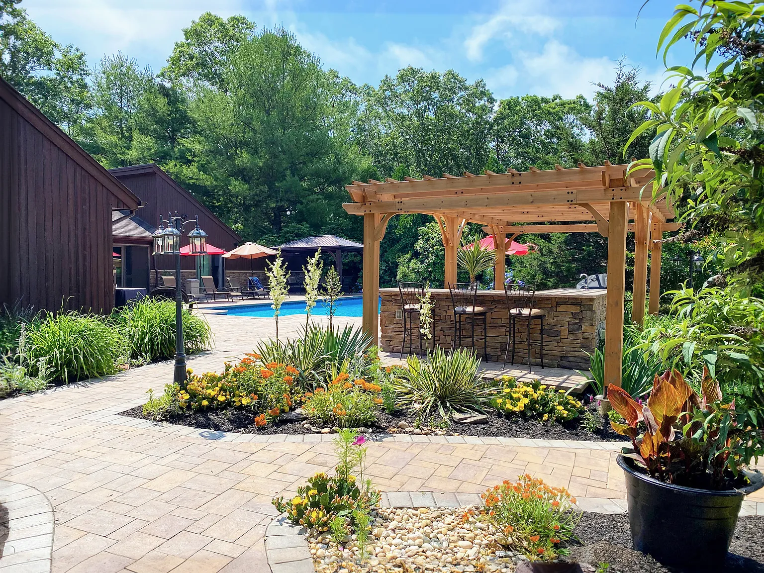 Ideal Hamptons Summer Getaway with Heated Pool and Volleyball — Photo 4