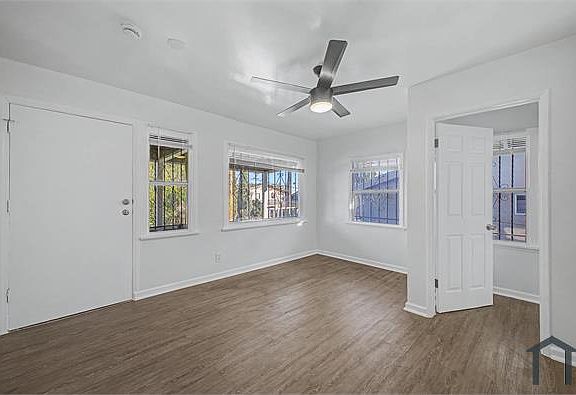 4th image of 4523 1/2 Wesley Ave
