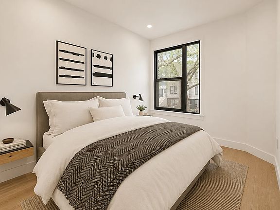 5th image of 162 Cornelia St #2A