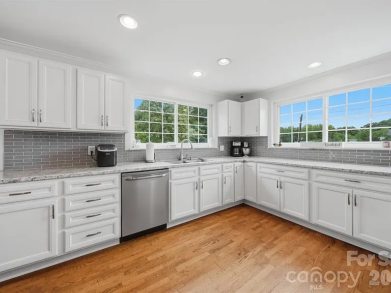3526 16th St NE — Photo 8