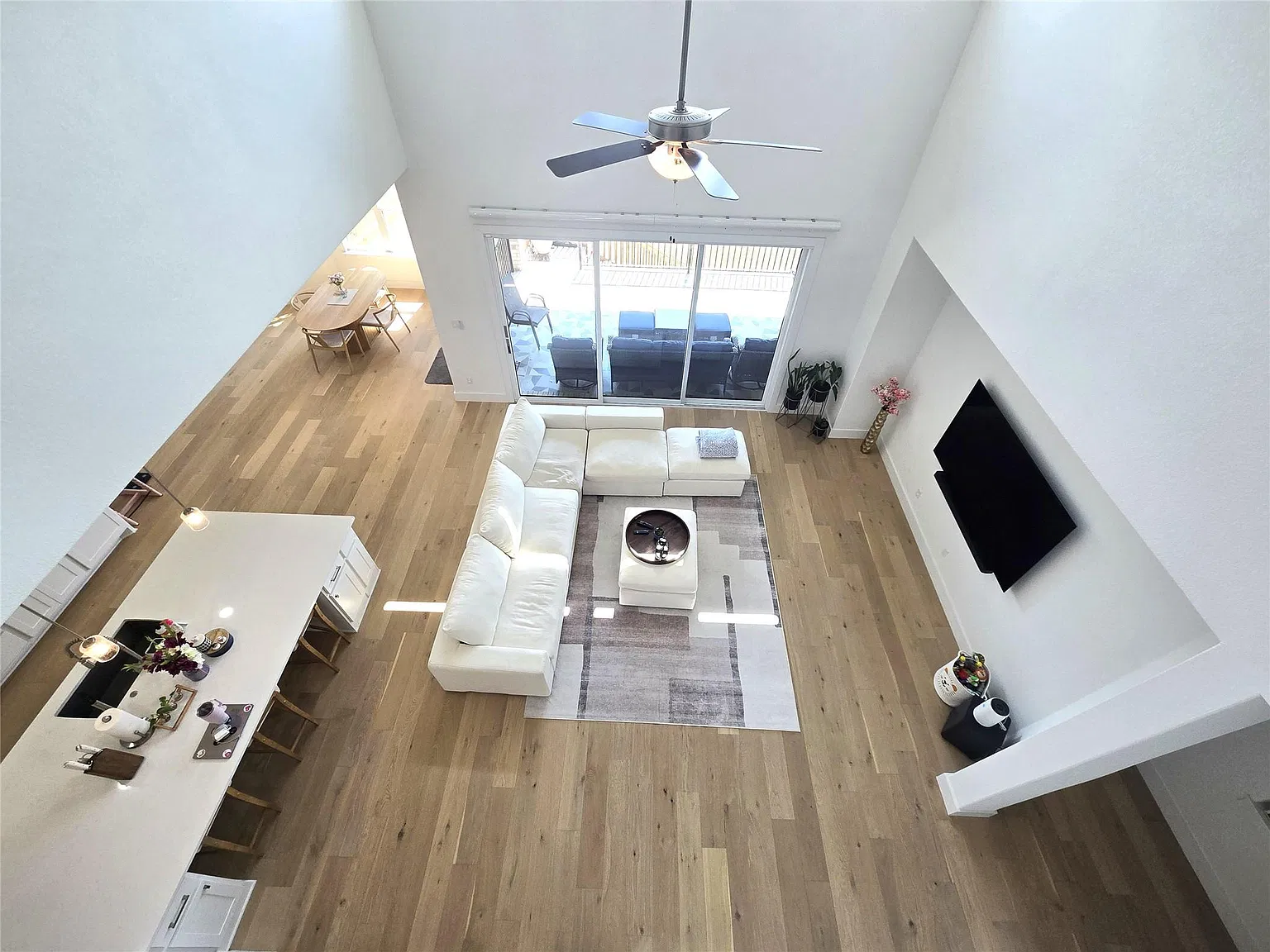 4 bed, 3.0 bath, 3648 sqft, $3,395 — Photo 2