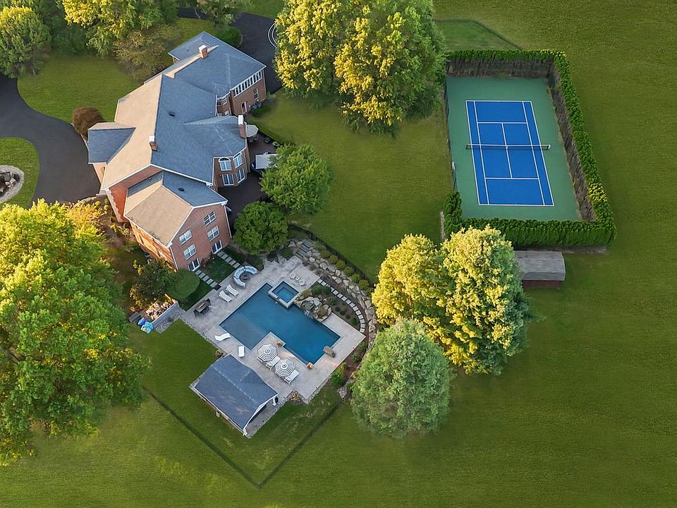 1st image of 7 Woodland Rd