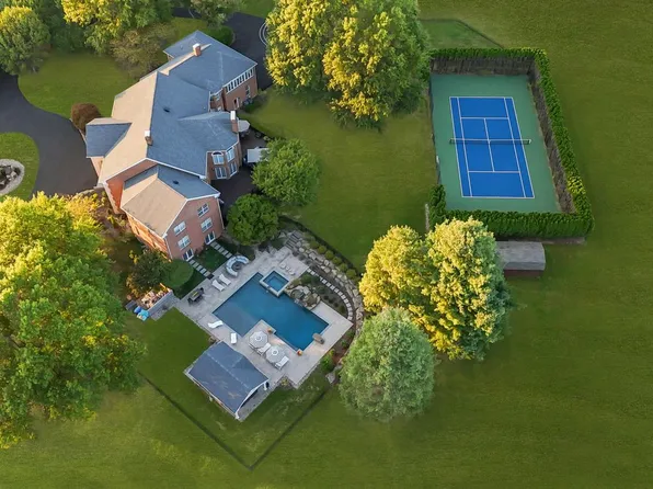 7 Woodland Rd, Newtown, PA 18940