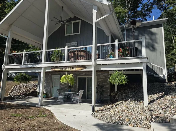 1691 W Higgins Lake Dr, Roscommon, MI 48653